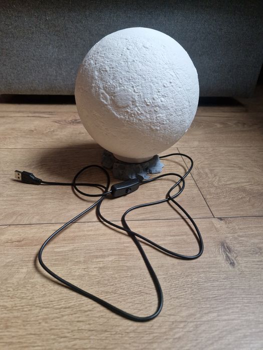 Nowa lampa w kształcie księżyca kosmos na usb
