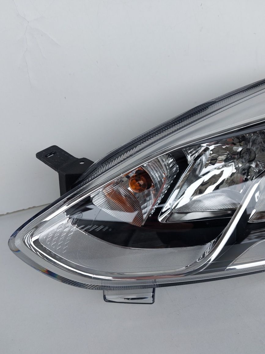 Lampa przednia lewa Ford Fiesta Mk8 zwykla Europa