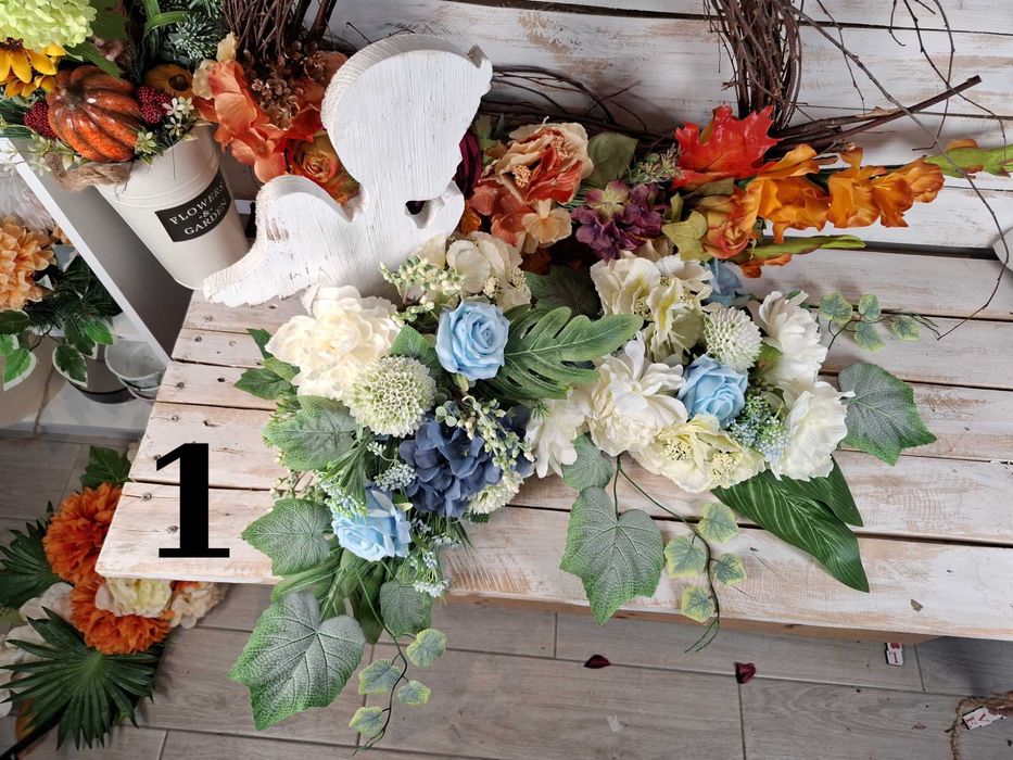 Wiązanki zestawy, stroiki, znicze, wieńce, chryzantemy.