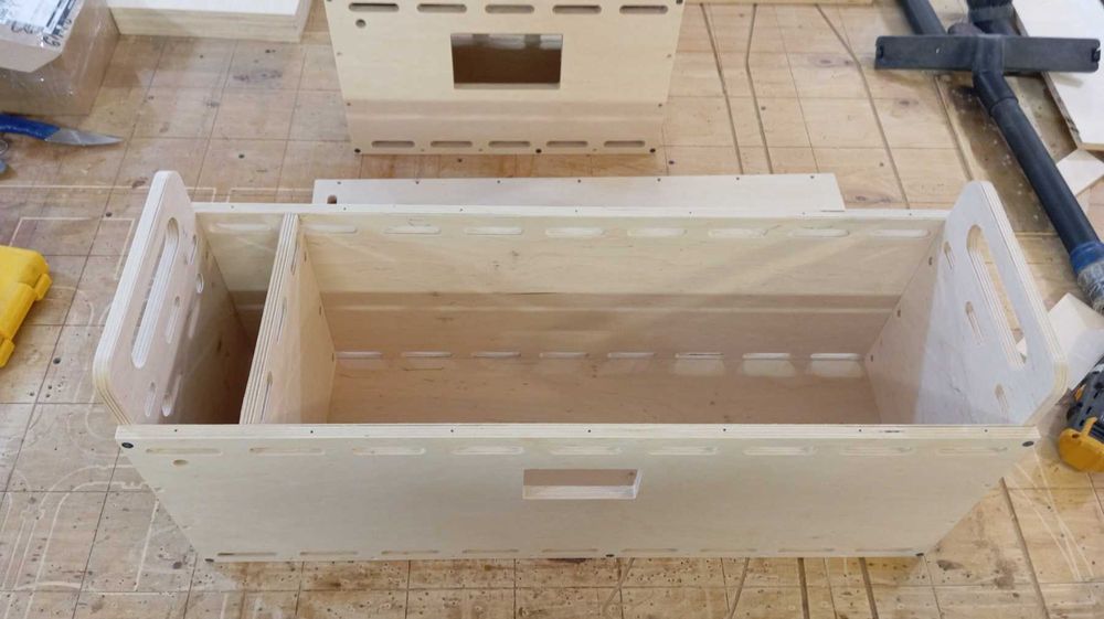 Бокс, кейс, корпус для LiFePO аккумуляторов 8S на ячейках 230-314Ач