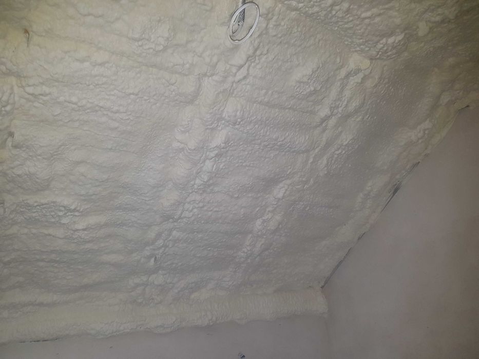 Ocieplanie pianką PUR oraz wdmuchiwanie wełny i celulozy