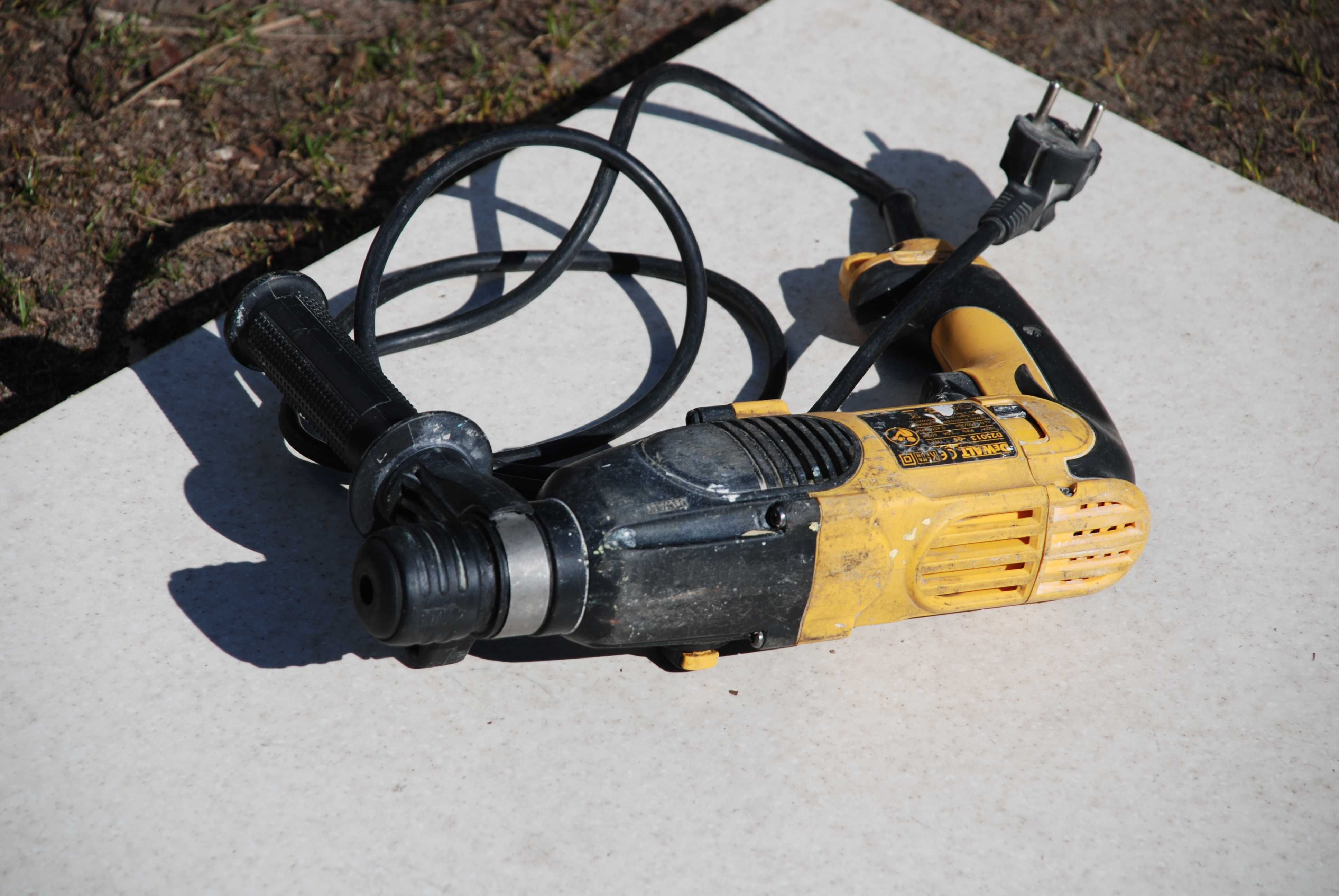 Перфоратор DeWalt SDS-Plus D25013K