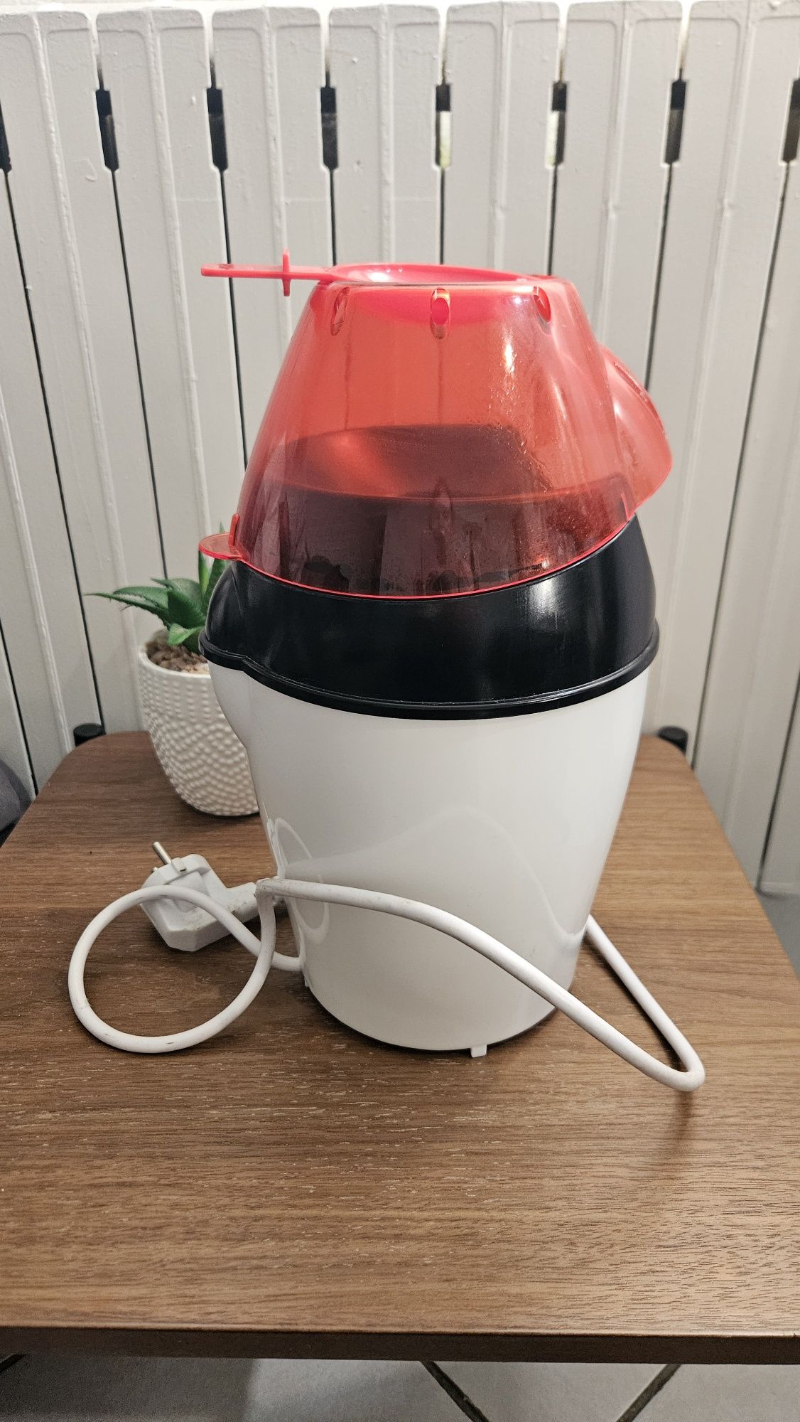 Urządzenie do popcornu RUSSELL HOBBS