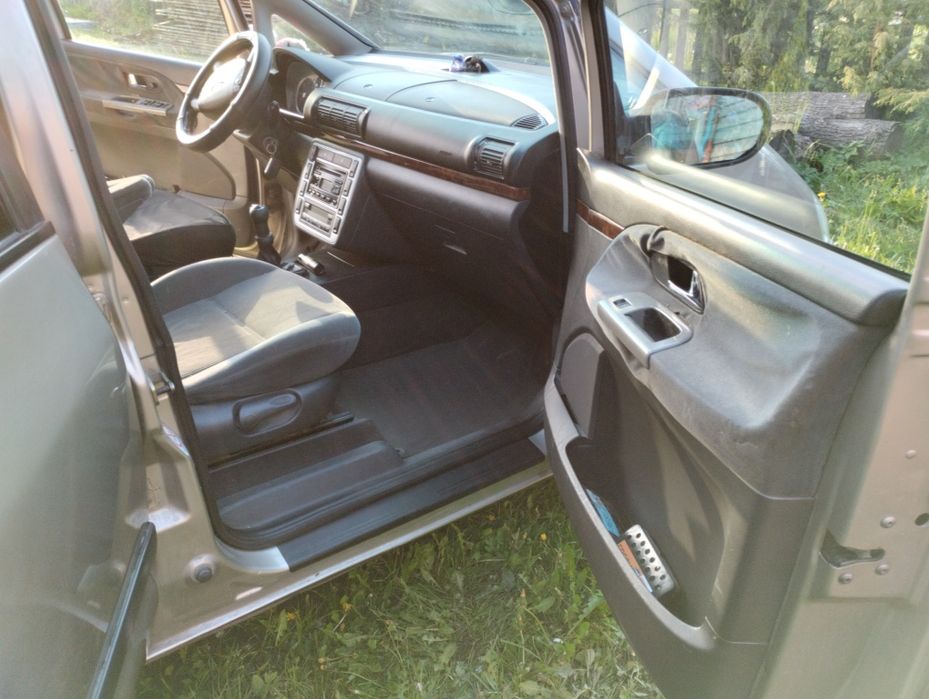 Форд галаксі 2004 року , 1.9 тді 275000 тис. 2800$