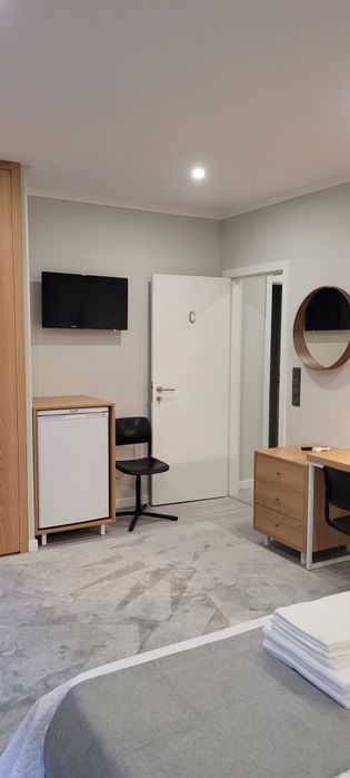 Aluga-se quarto para casal