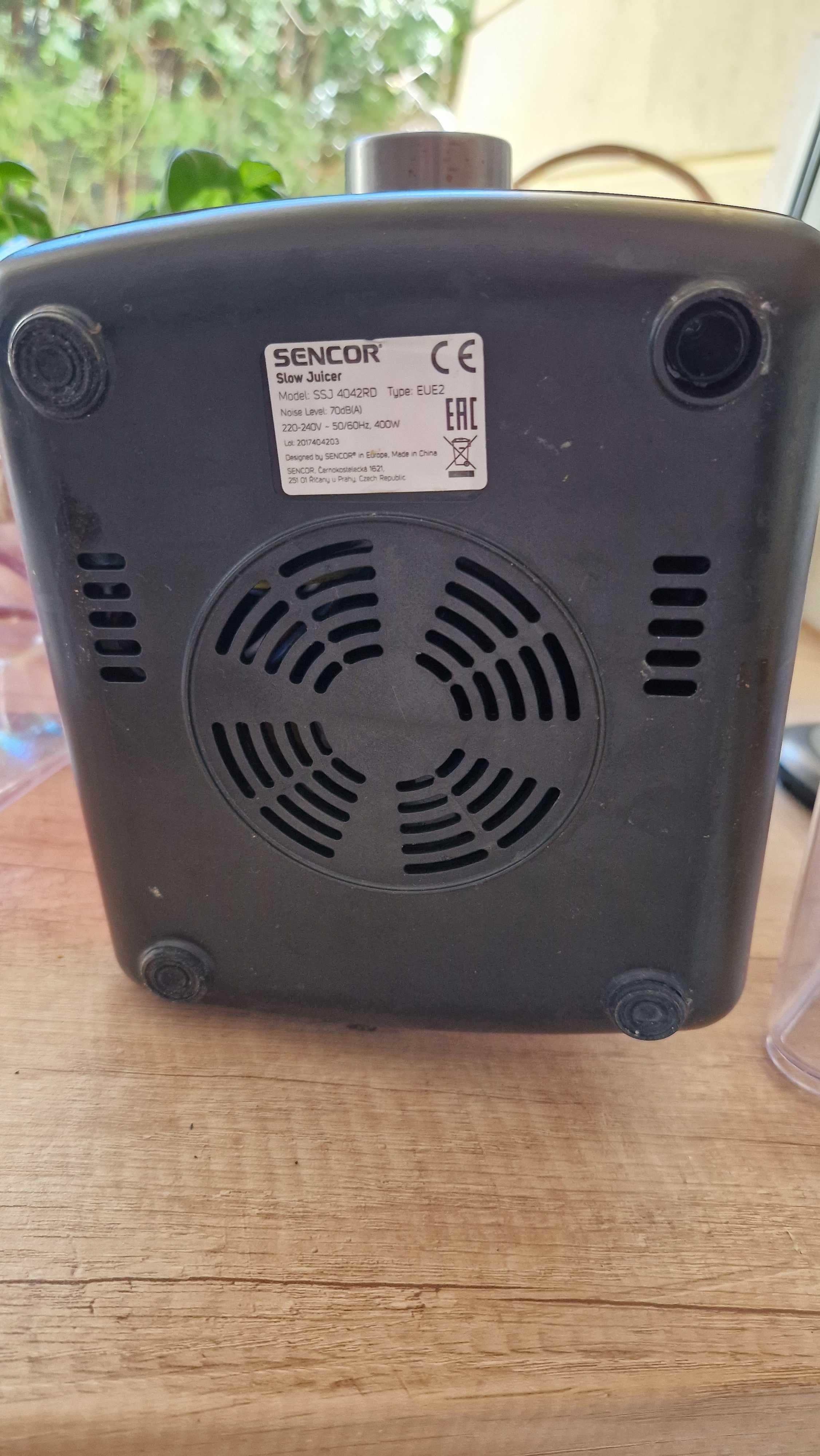 sokowirówka wolnoobrotowa wyciskarka ślimakowa SENCOR SSJ 4042RD 400W