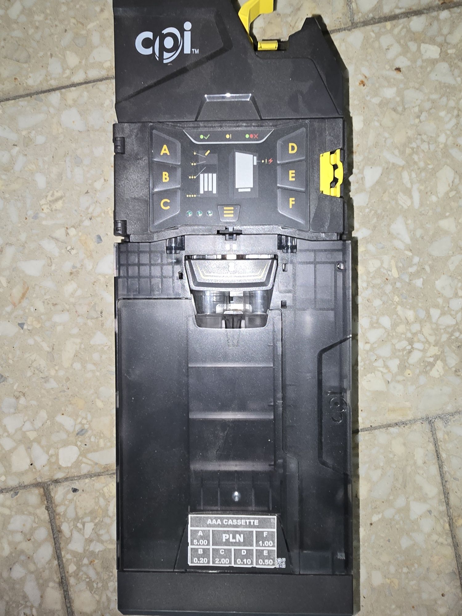Automat Vendingowy Chłodzący – Duży, na Zewnątrz
