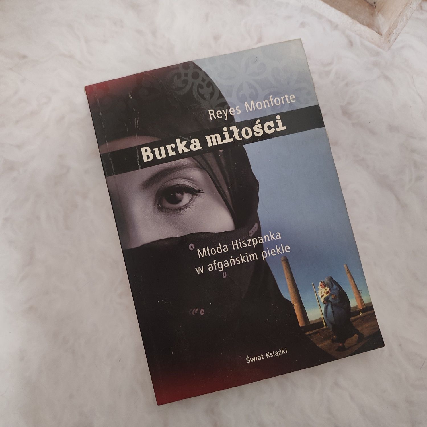 Burka miłości Reyes Monforte