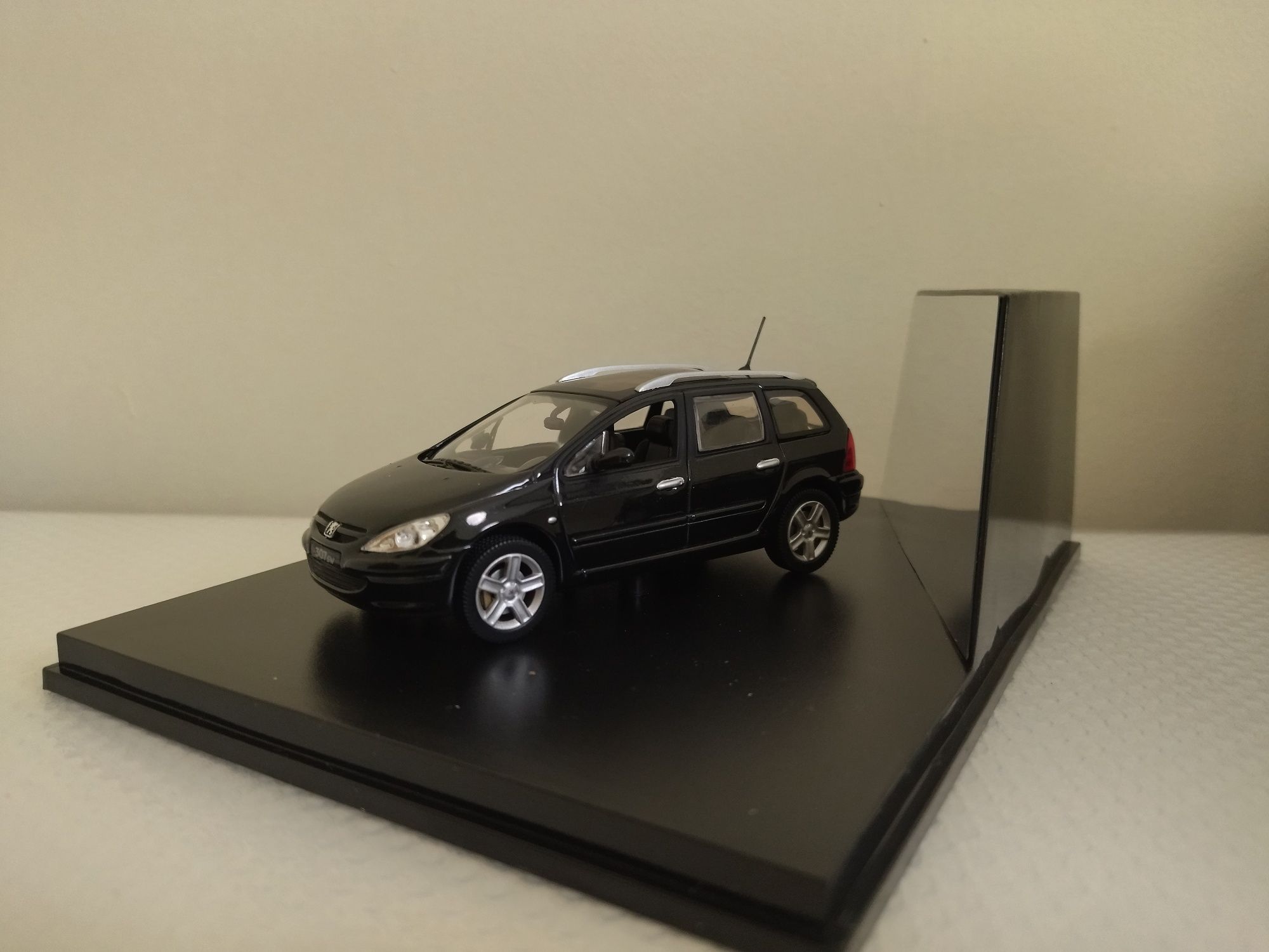 Miniatura Peugeot 307 SW 1/43 Nova