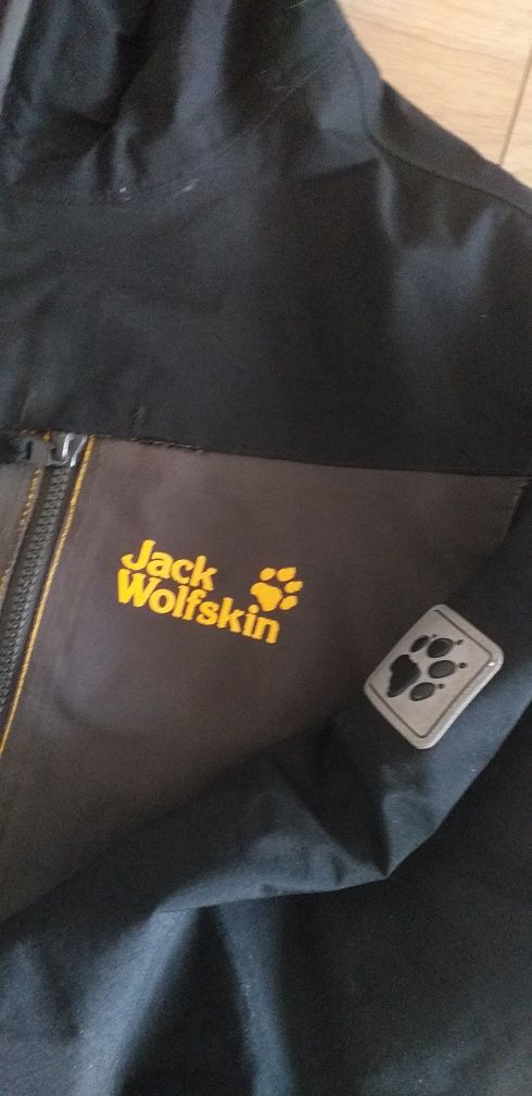 Sprzedam kurtkę dziecięcą Jack Wolfskin  rozmiar 152 L