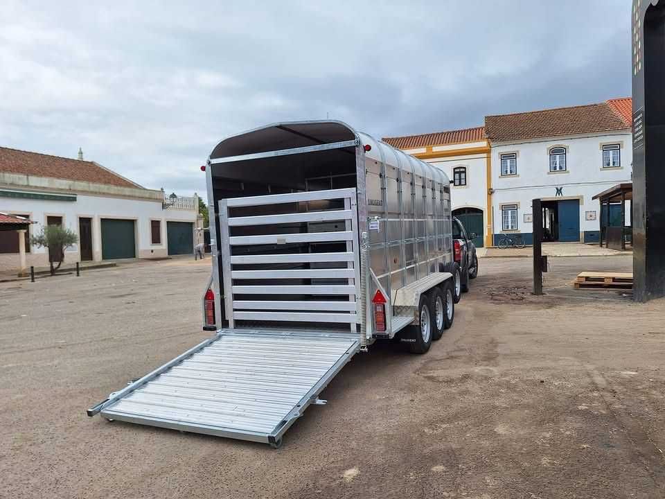 Reboque Nugent Modelo Gado LH4318T