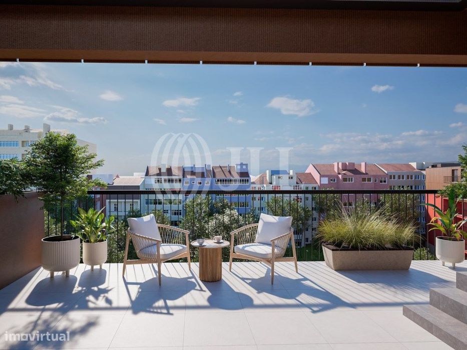 Apartamento T5 com estacionamento, no Vertice, Lisboa