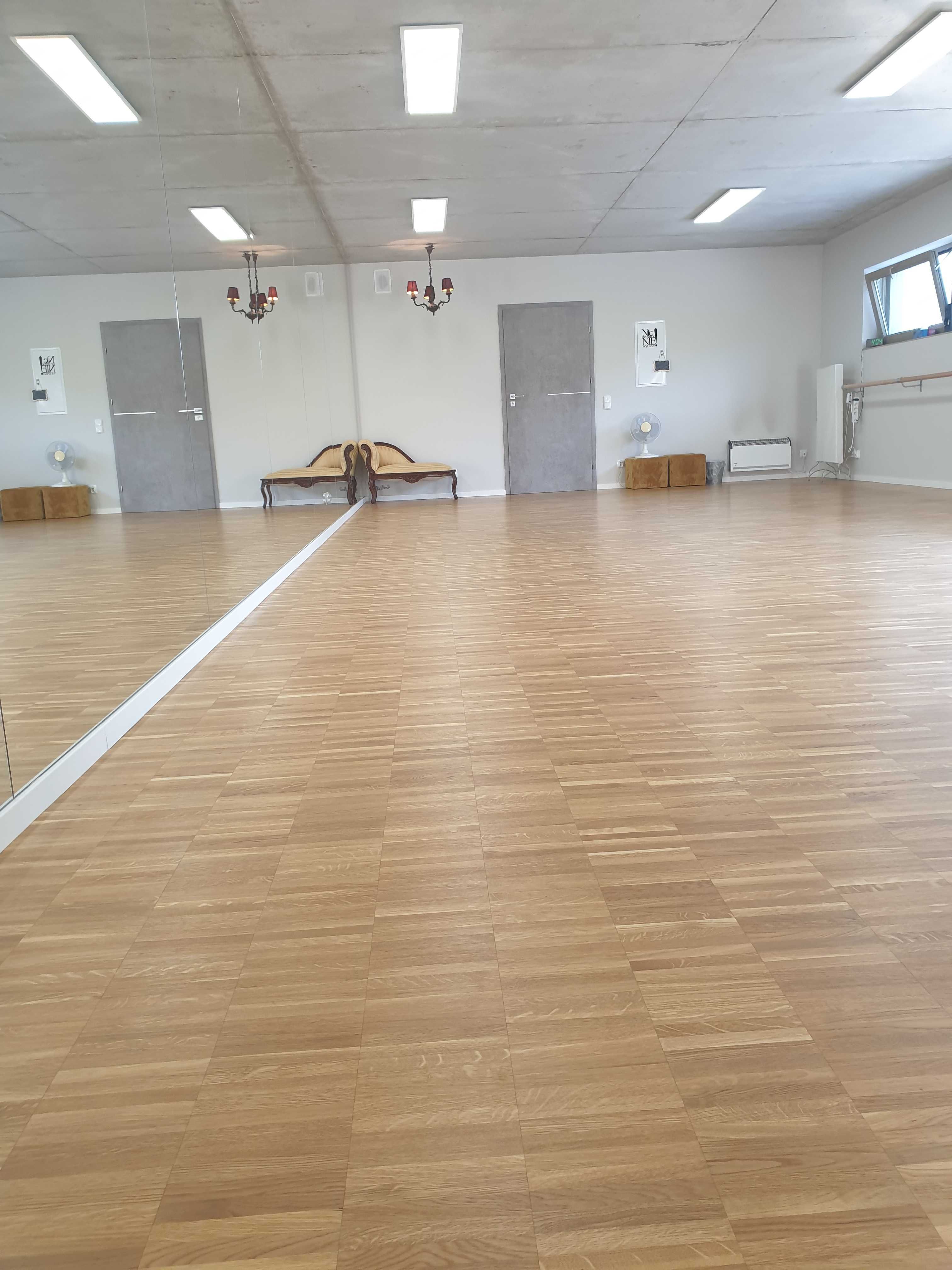 Sala taneczna z lustrami parking gratis święta otwarta wolne terminy