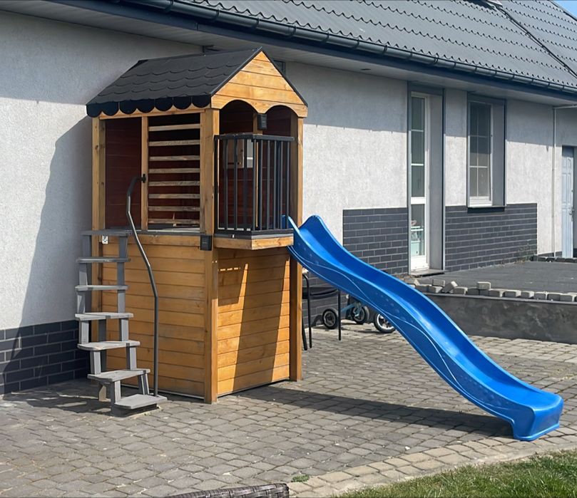 Plac zabaw domek solidny ze skrytka na zabawki