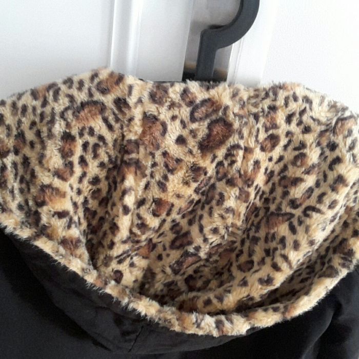 Parka ,com padrão Leopardo