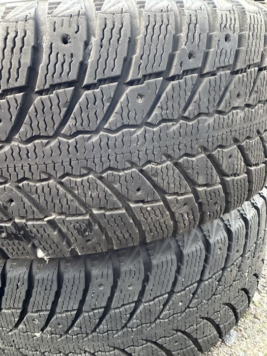 Шини зимові з дисками 215/55 R17 Winrun 7x17 ET50 5x114.3