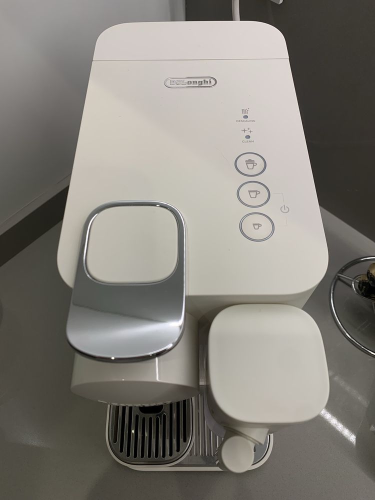 Maquina Nespresso Latissima One - Delonghi
