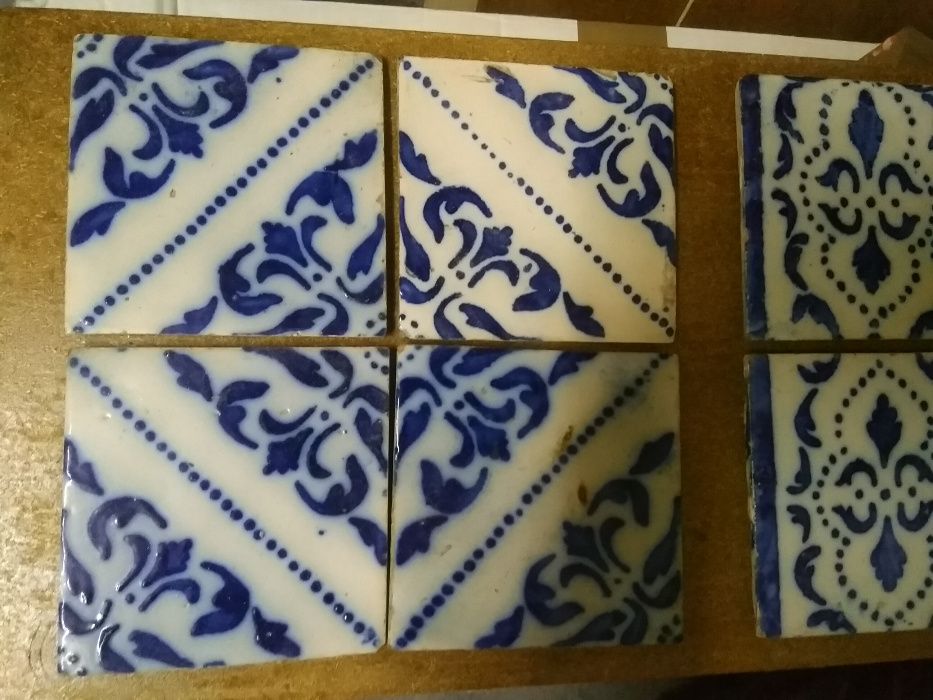 Painel de aprox. 60 Azulejos fabricados à mão antigos Século XIX