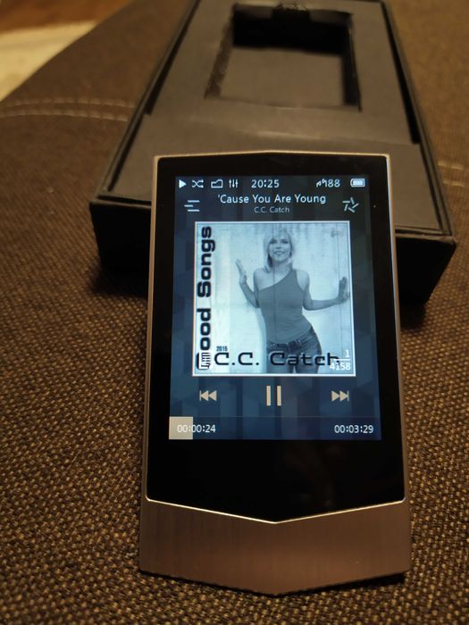 Продам новый корейский плеер Cowon Plenue V