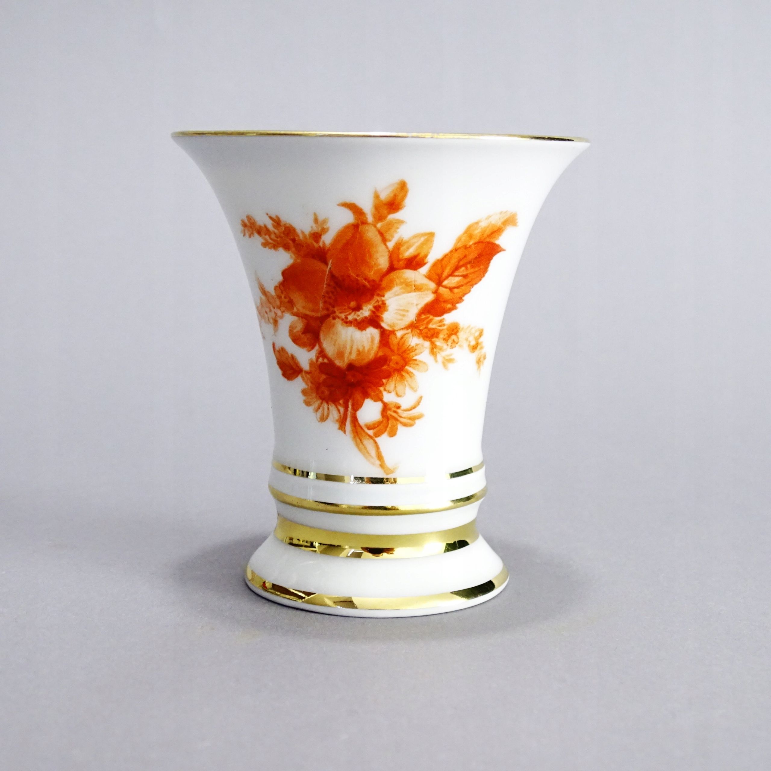 furstenberg piękny mały wazonik porcelanowy / czerwone kwiaty