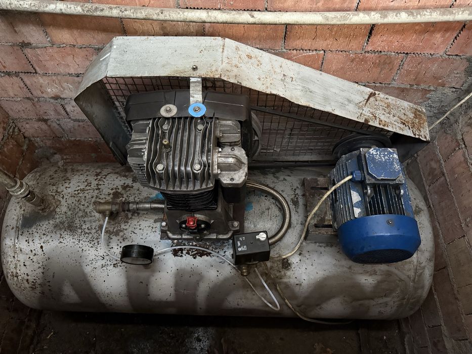 В продаже компрессор поршневой