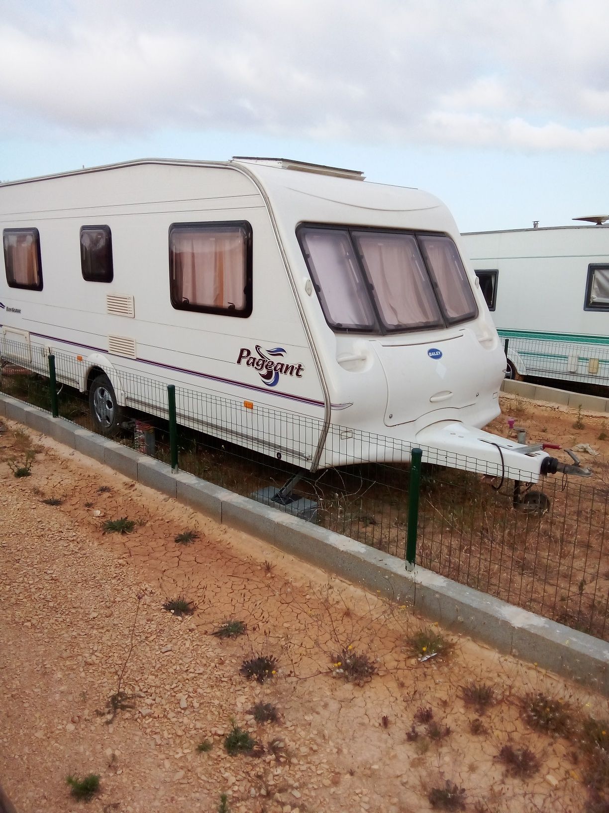 Vende-se caravana
