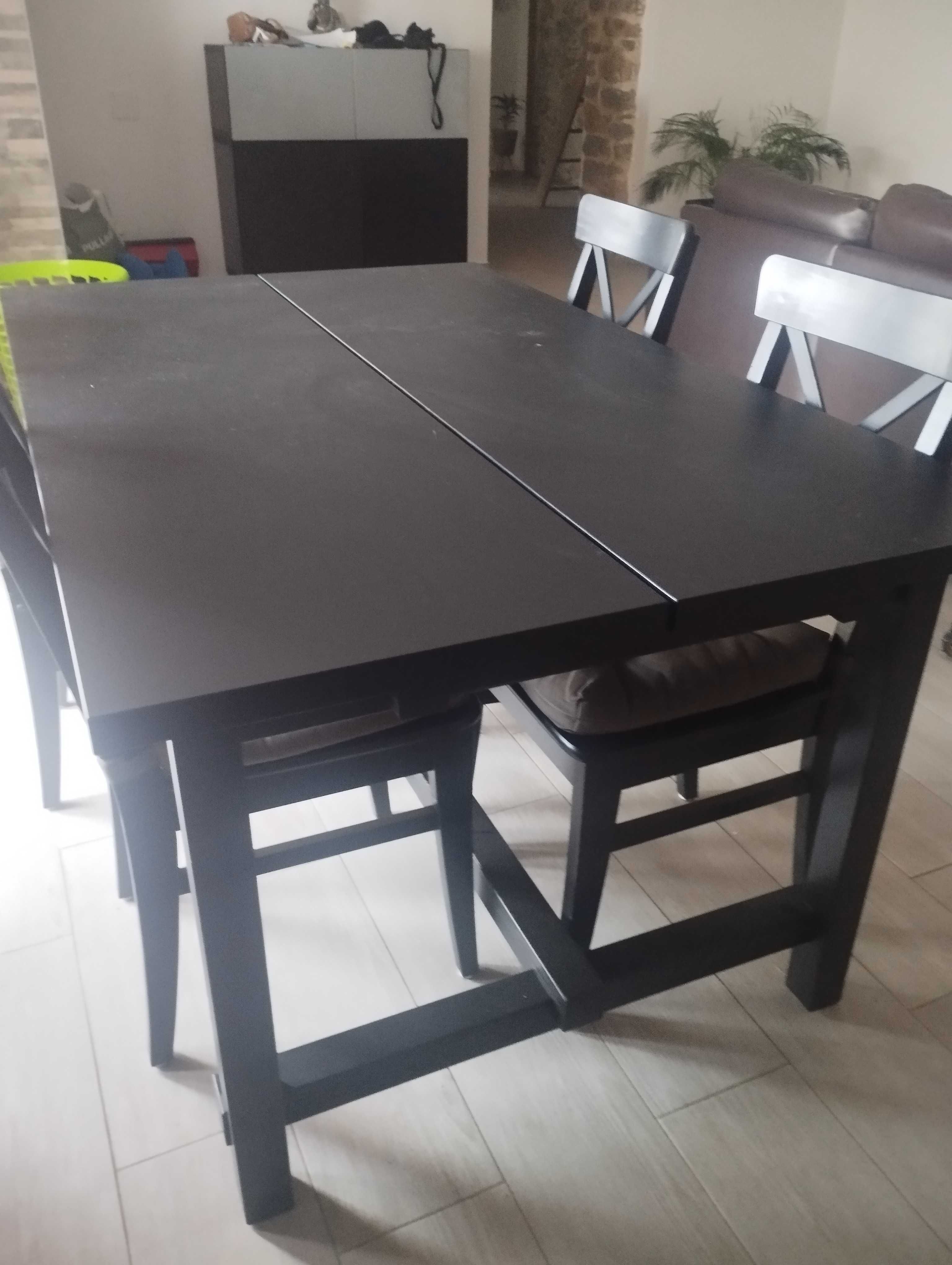 Mesa de cozinha com 4 cadeiras