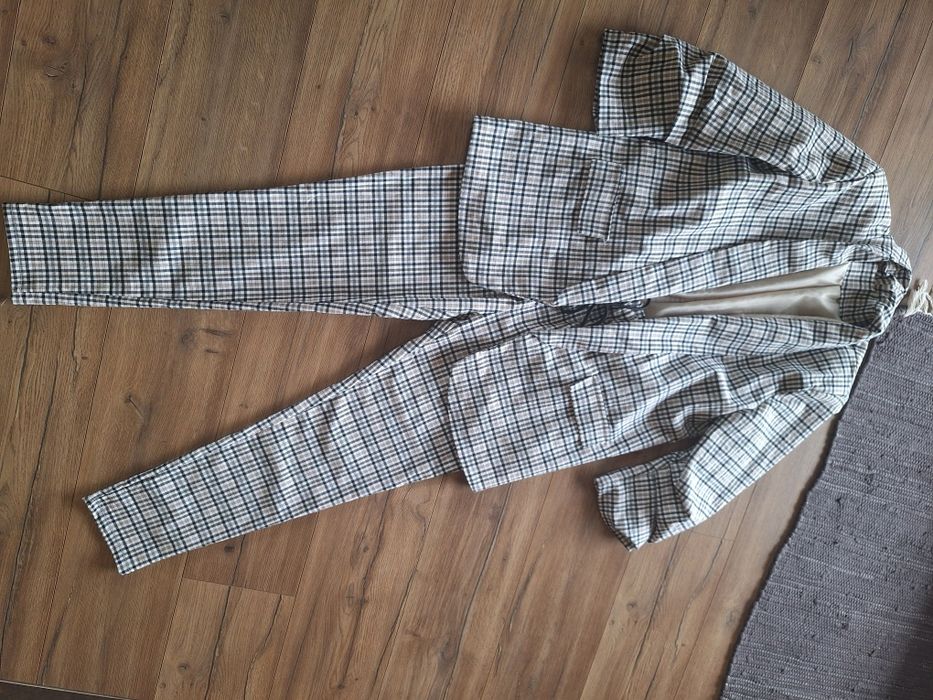 Komplet damski marynarka +spodnie M-L