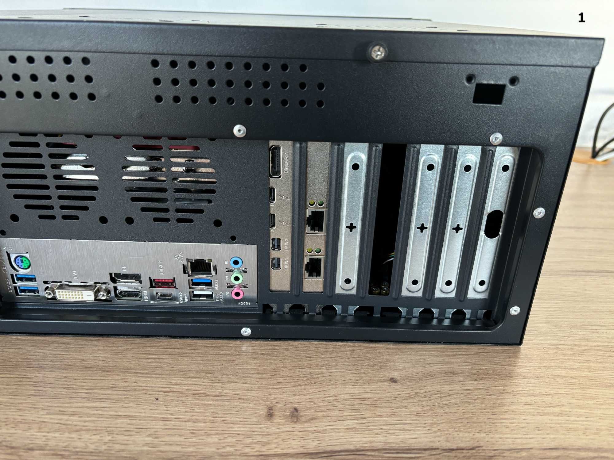 Komputer w obudowie rack 4U