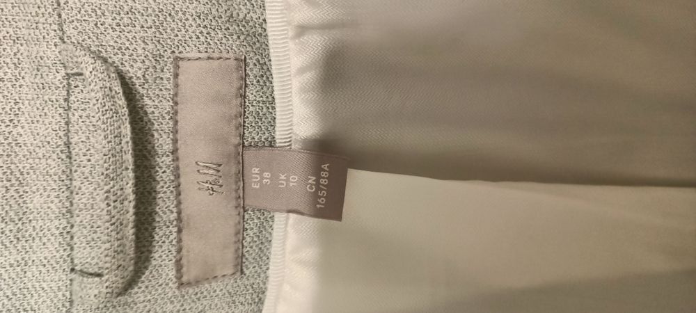 Garnitur damski w kolorze jasnej szarości