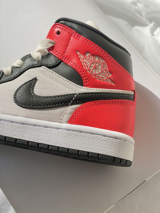 Air Jordan 1 Mid SE Black Toe 2022