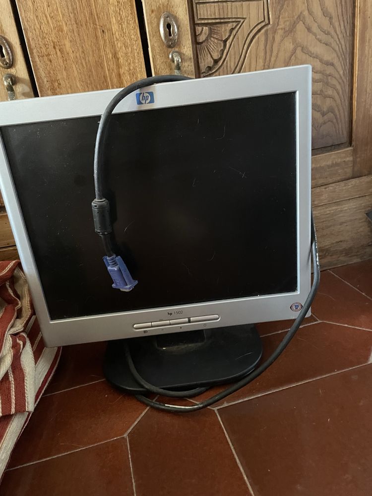 Conjunto dois monitores regulaveis