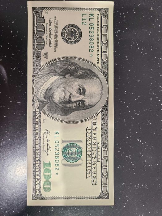 100Резервные долларыСША.