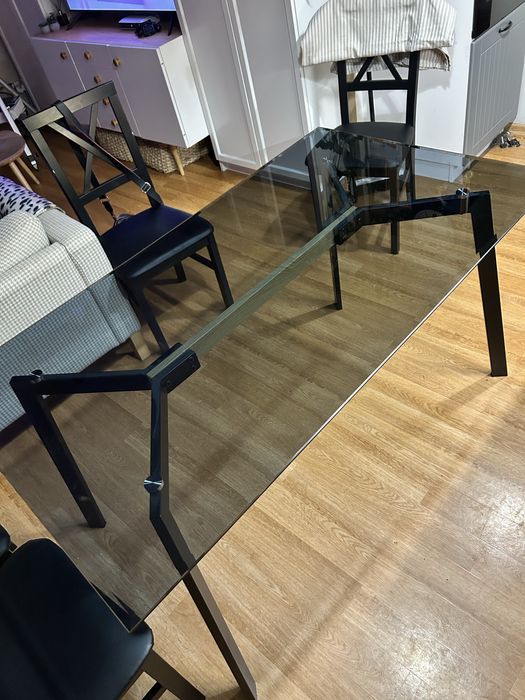 Elegancki szklany stół