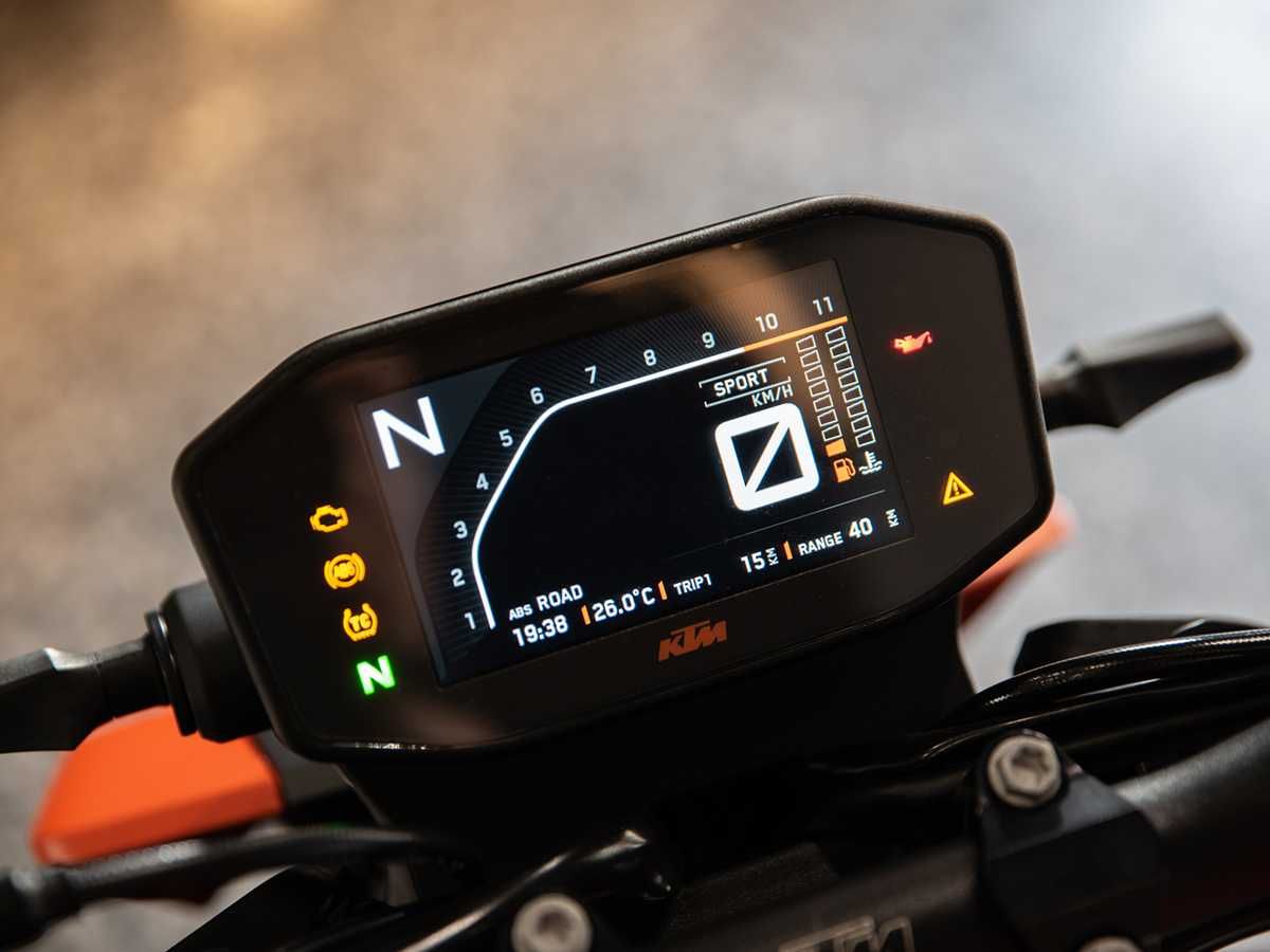 KTM Duke 890 de 2022 em Óptimo Estado. Revisōes em Dia.