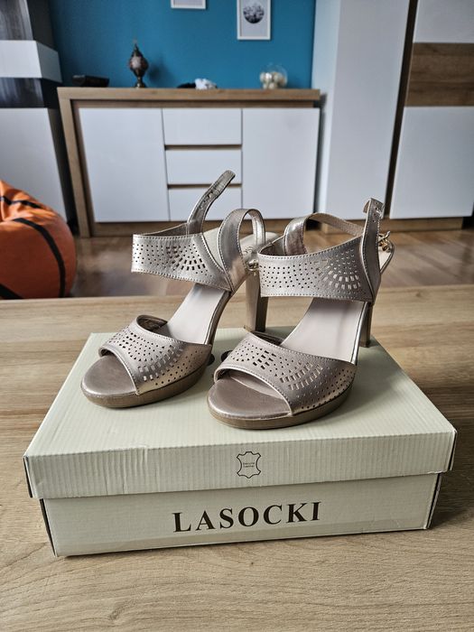 Sandały na słupku Lasocki Złote