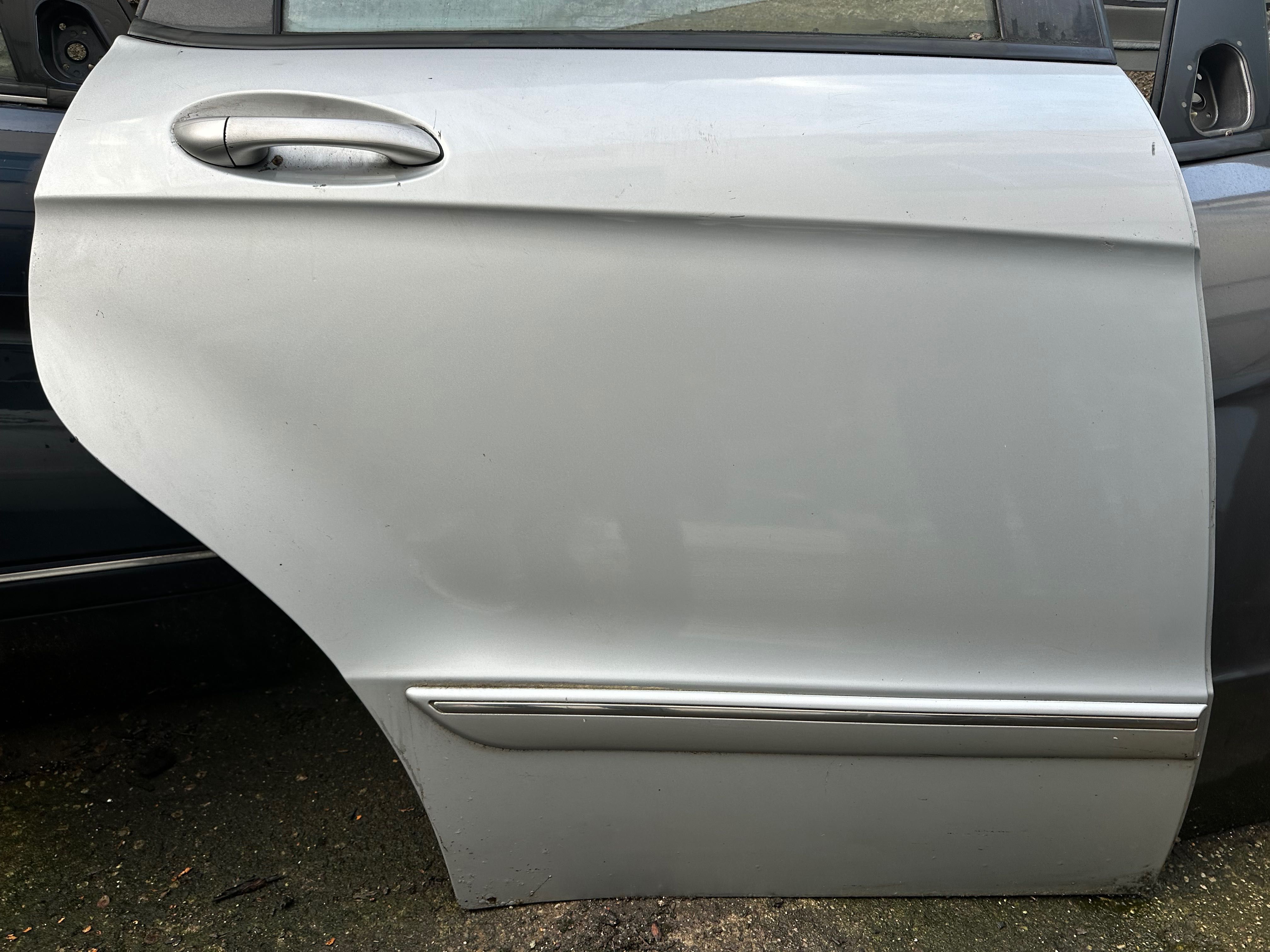 MERCEDES A KLASA W169 DRZWI tył tylne prawe srebrne Lak 761