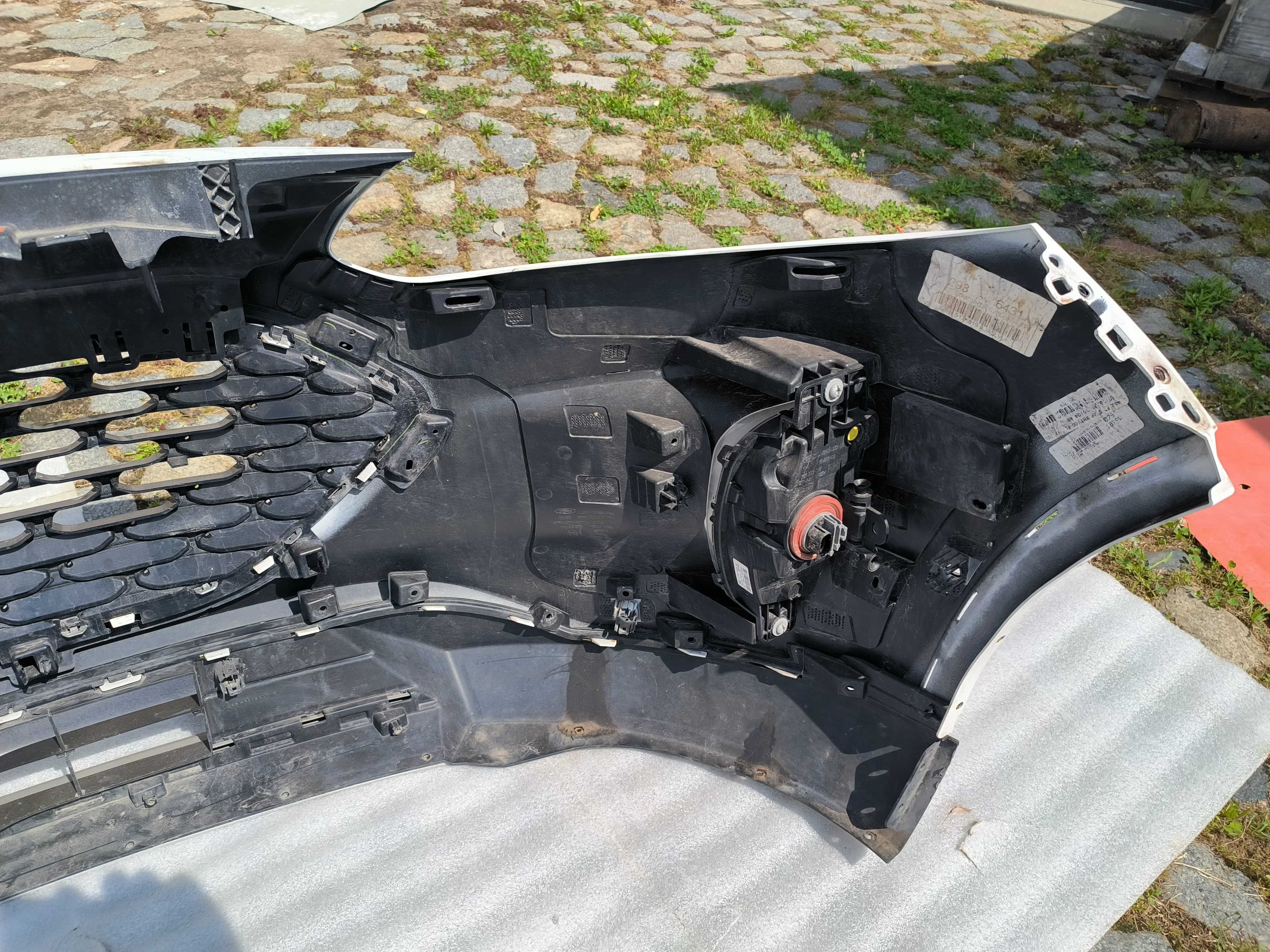 Kompletny zderzak przód 6PDC Ford ESCAPE mk4/Kuga mk3 kolor AZ