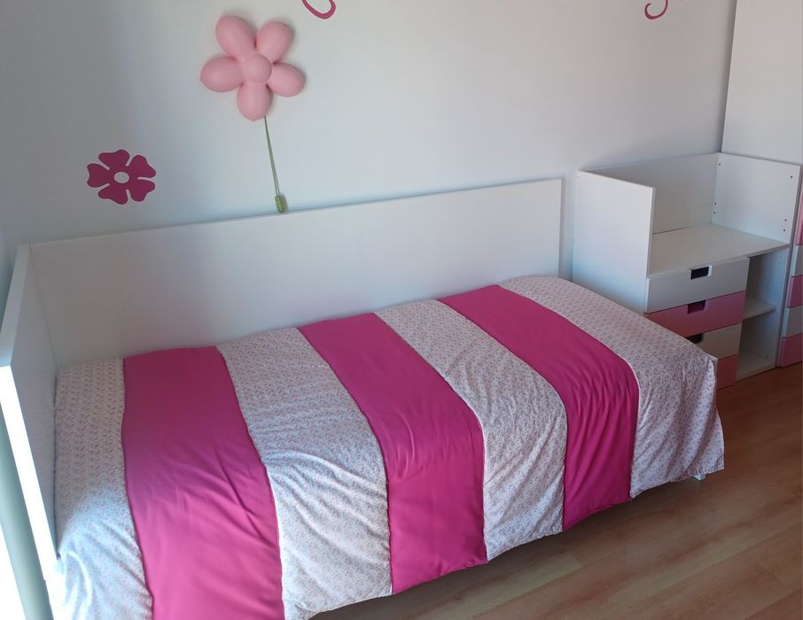 Conjunto de quarto para menina (cama e móvel)