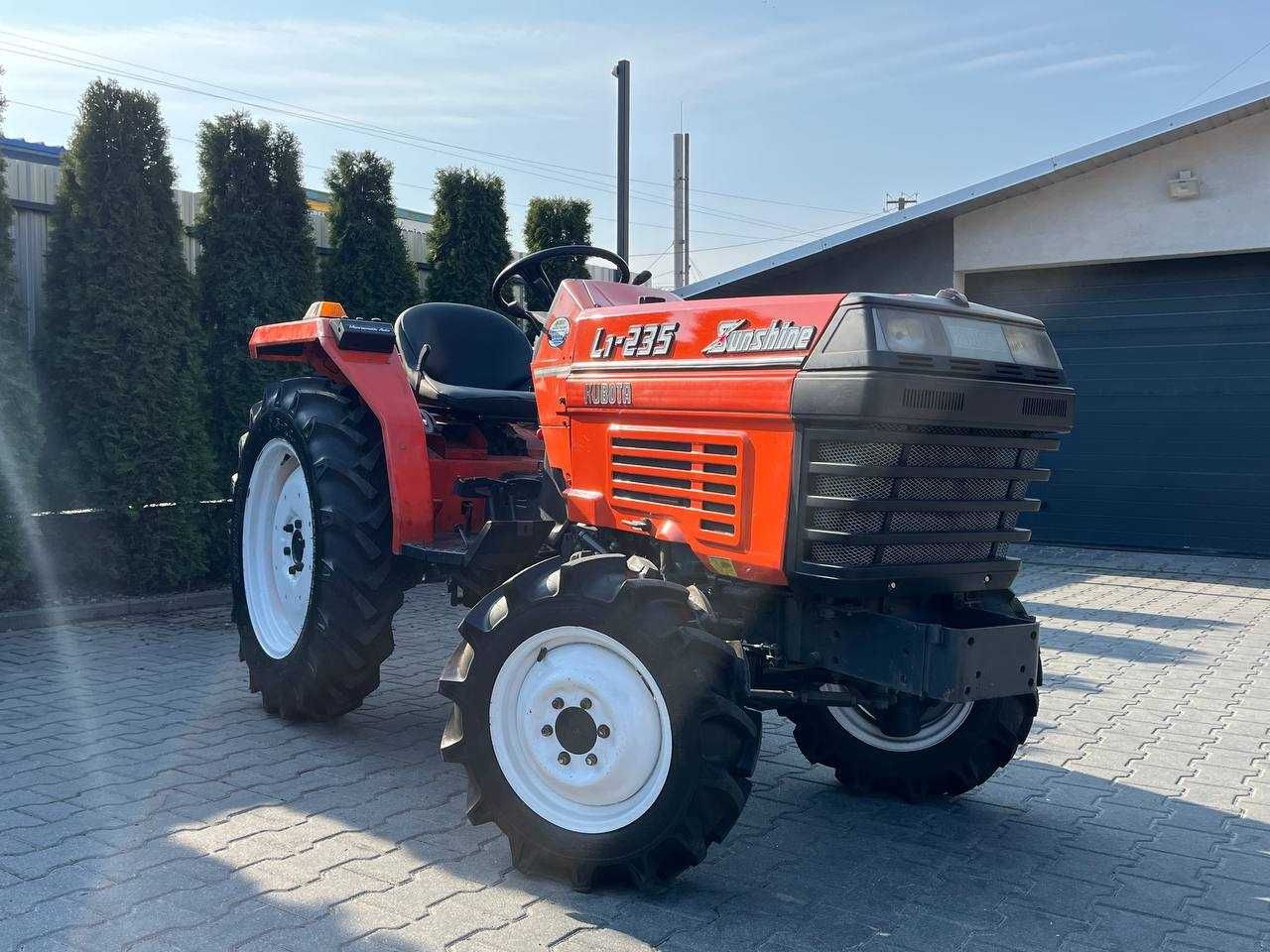 Kubota L1 235 Трактор японський