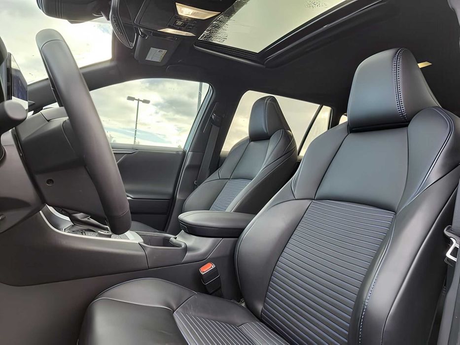 Toyota RAV4      2023