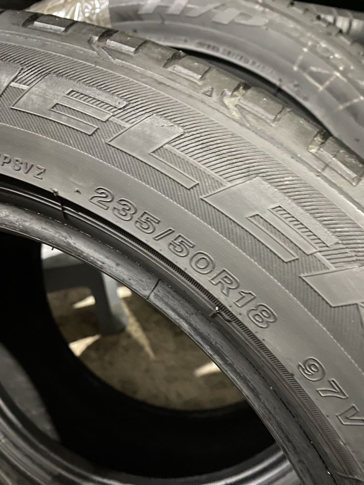 r18 235/50 пара летних шин Bridgestone.