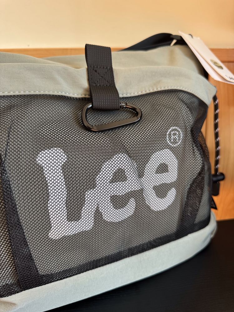 Стильна та зручна сумка через плече Lee. Оригінал.