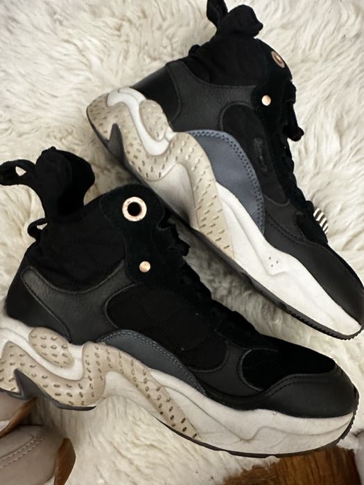 Кросівки зимові 37-37,5 р, на байці, шкіра, замша