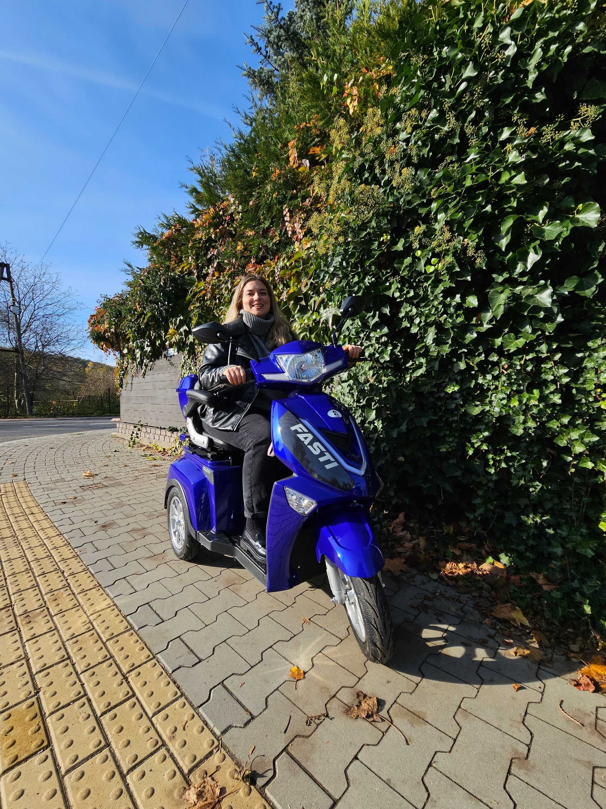ELECTRORIDE: Skuter trójkołowy FASTI 3 z osłoną na manetki