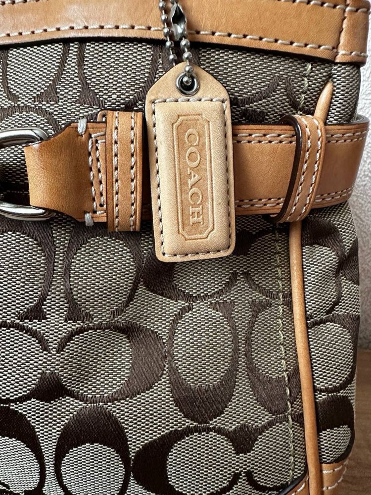 Сумка Coach з моногоамою і шкіряними деталями