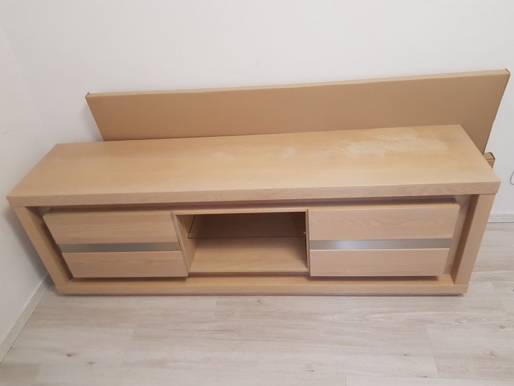 Szafka RTV pod telewizor.