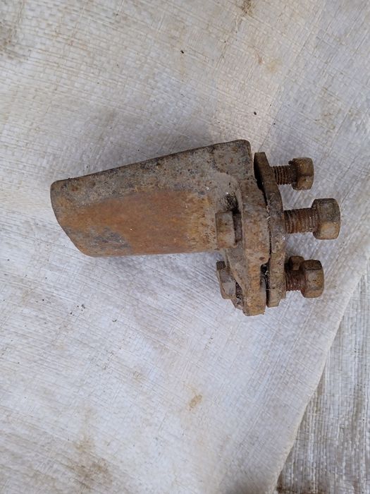 Синхронізатор 2-3 та опора