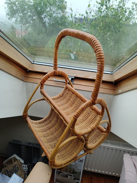 Stojak wiklinowy na wino