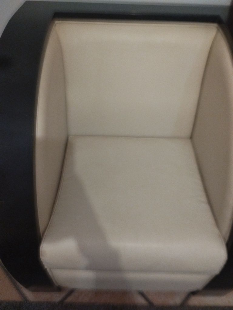 Cadeirão/poltrona bege e preta